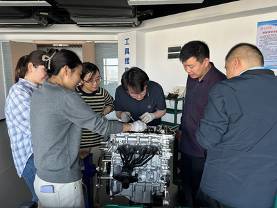 新能源汽車(chē)與智能網(wǎng)聯(lián)技術(shù) 機(jī)電汽車(chē)教研室教師的“雙師型”提升之旅